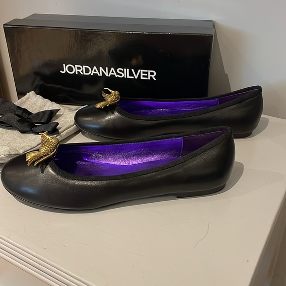 NWOT Jordana Silver Ballet Flats - size 6.5 - Picture 5 of 11
